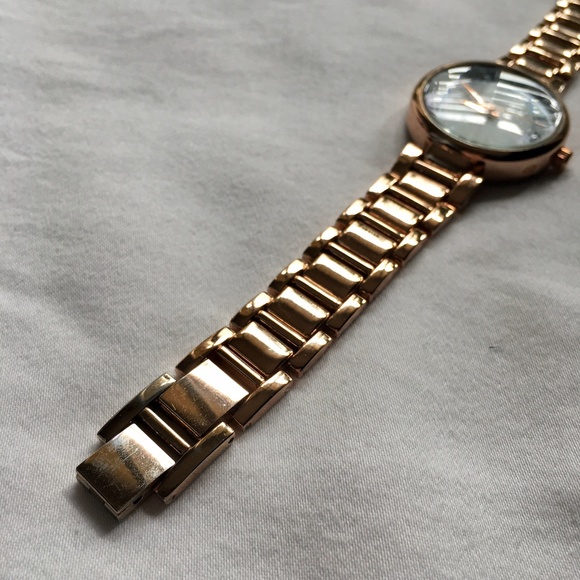 FREE W BUNDLE - Forever 21 Rose Gold Colored Watch w/ Pearly Face - Picture 6 of 12